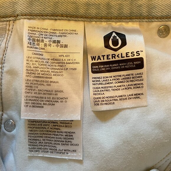 Levi's Wide Leg Mid Length Womens Shorts W31, Medium Wash - Picture 6 of 6